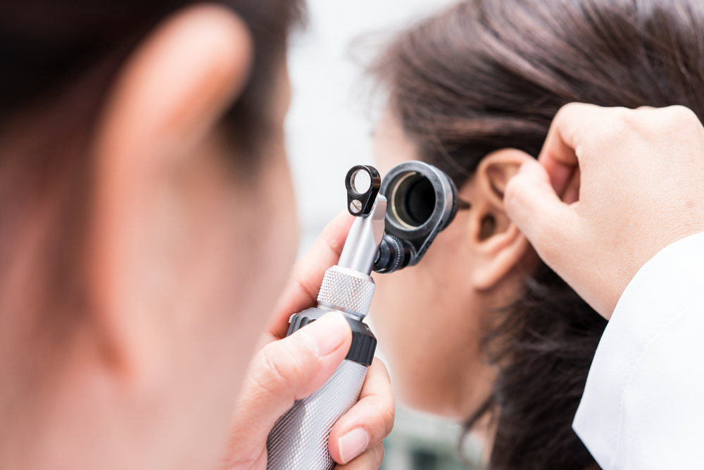 Cristaux oreille interne : causes, symptômes et traitement