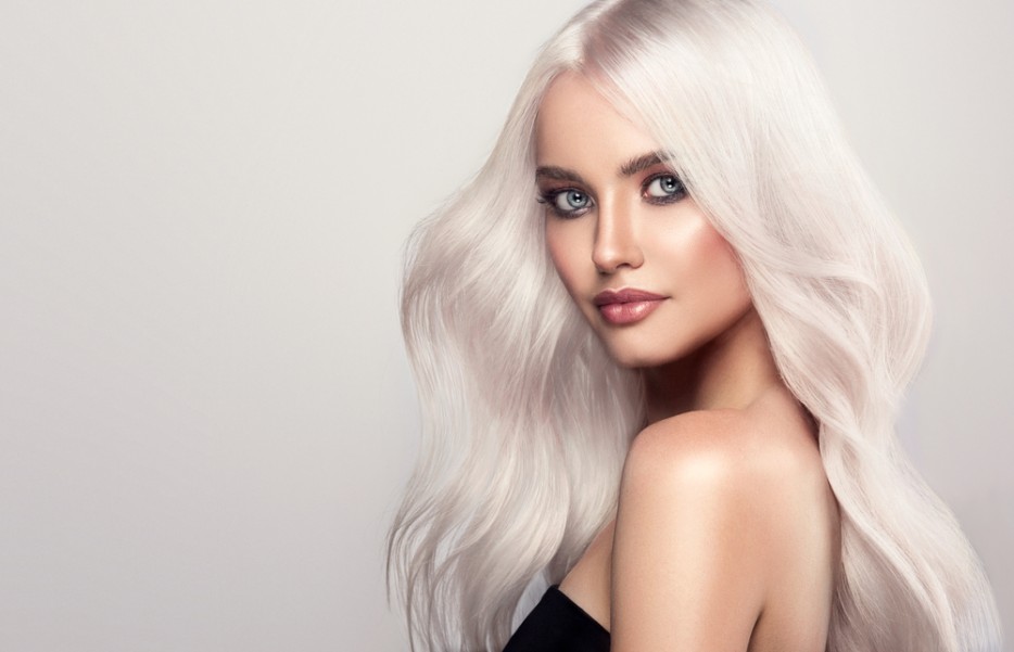 Coloration blond polaire : nos conseils et astuces pour tout savoir !