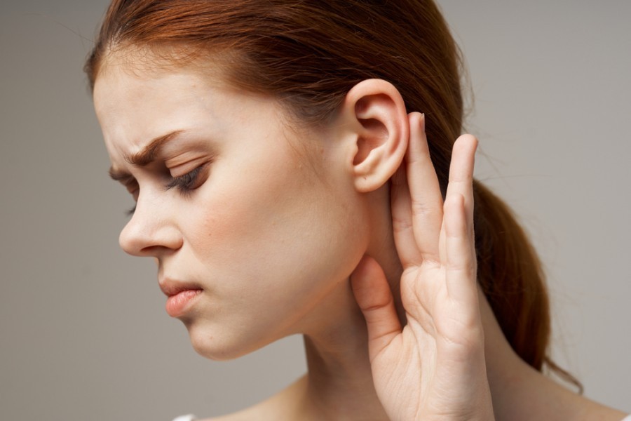 Comment enlever une boule derrière l'oreille ?