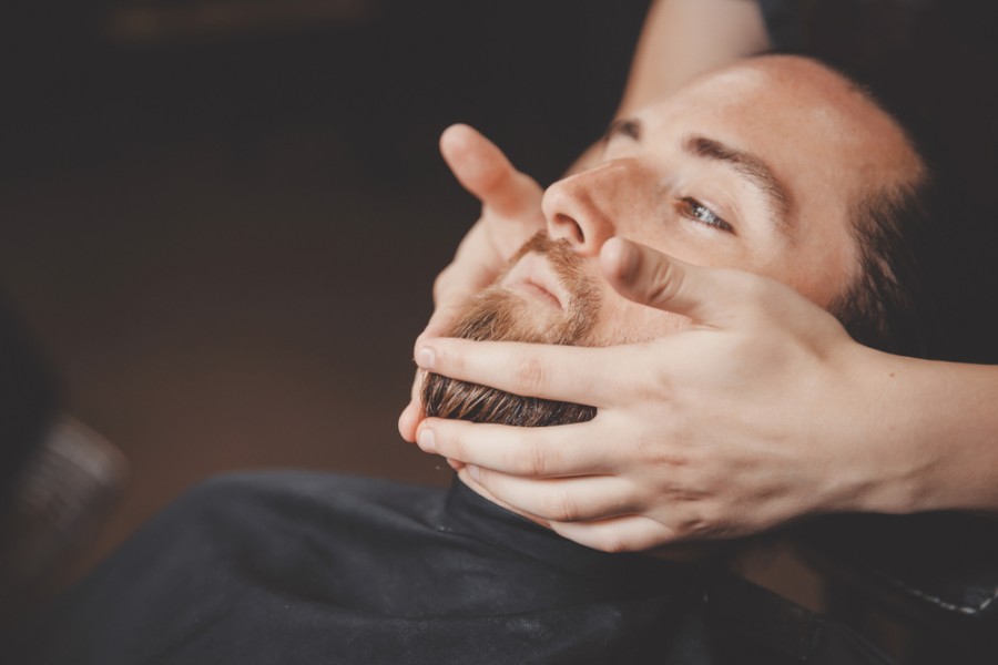 Faire pousser la barbe : quelles solutions ?