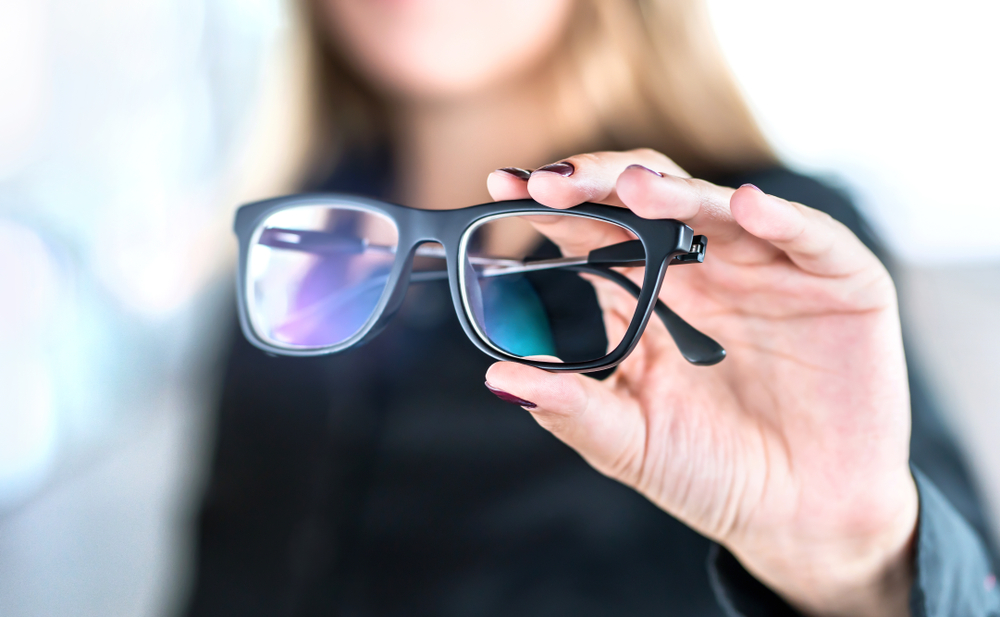 Peut-on porter des lunettes après une opération de la cataracte ?