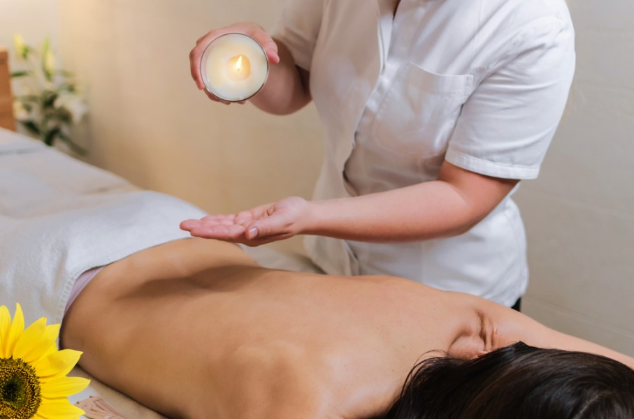Massage à la bougie : quelle sont ses spécificités et les bienfaits !