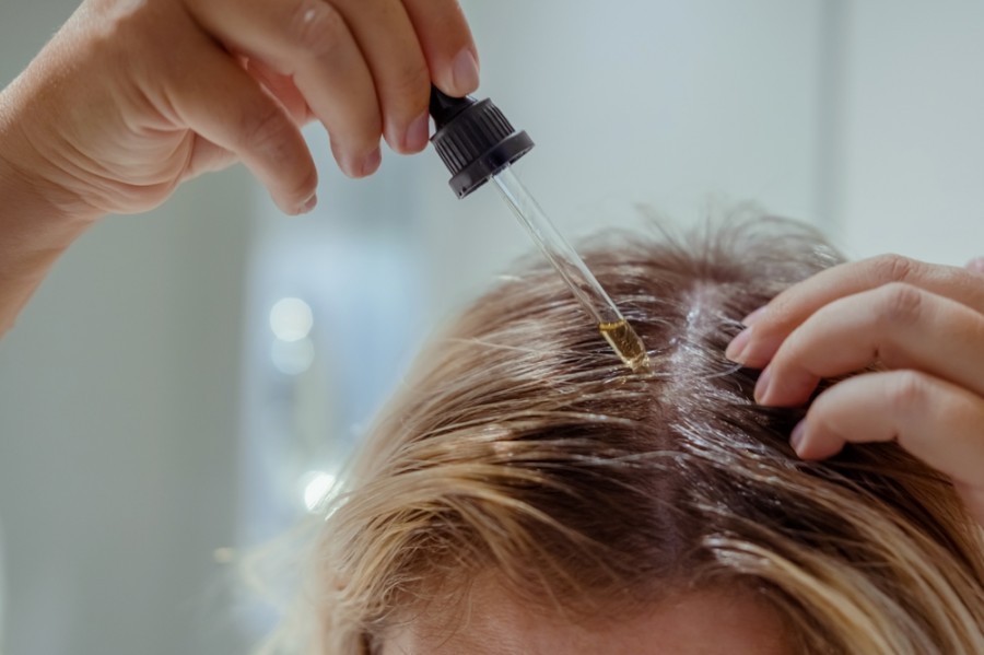 Quelles sont les méthodes naturelles pour accélérer la repousse des cheveux ?